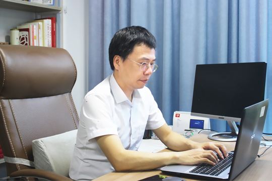 专访bwin必赢：从默默无闻到“巨人”，实力铸就辉煌